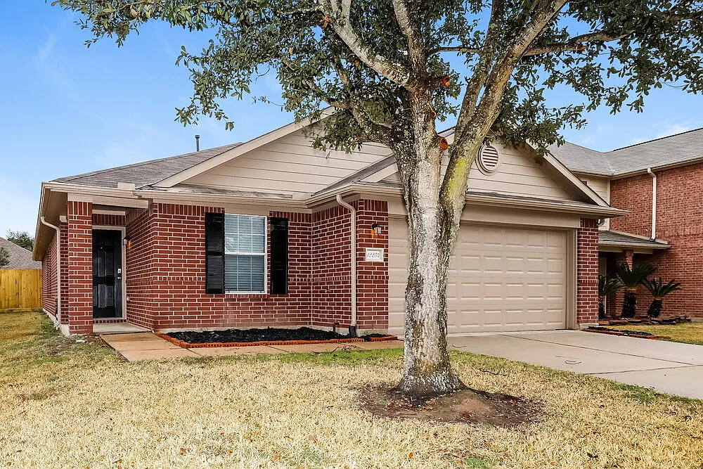 4 bed, 2.0 bath, 1715 sqft, $2,030 — Photo 1