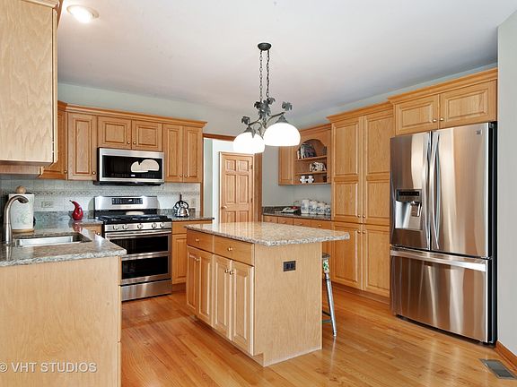 4th image of 810 Dunham Dr