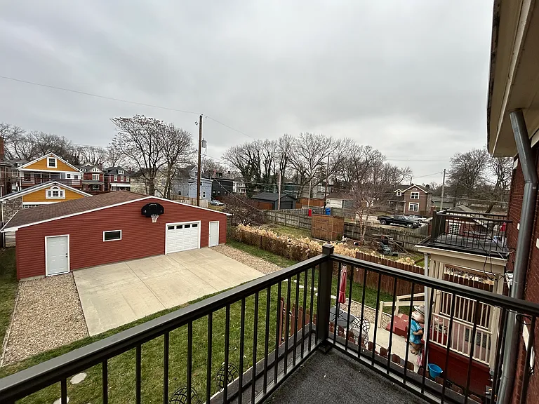 500-502 Wilson Ave — Photo 10