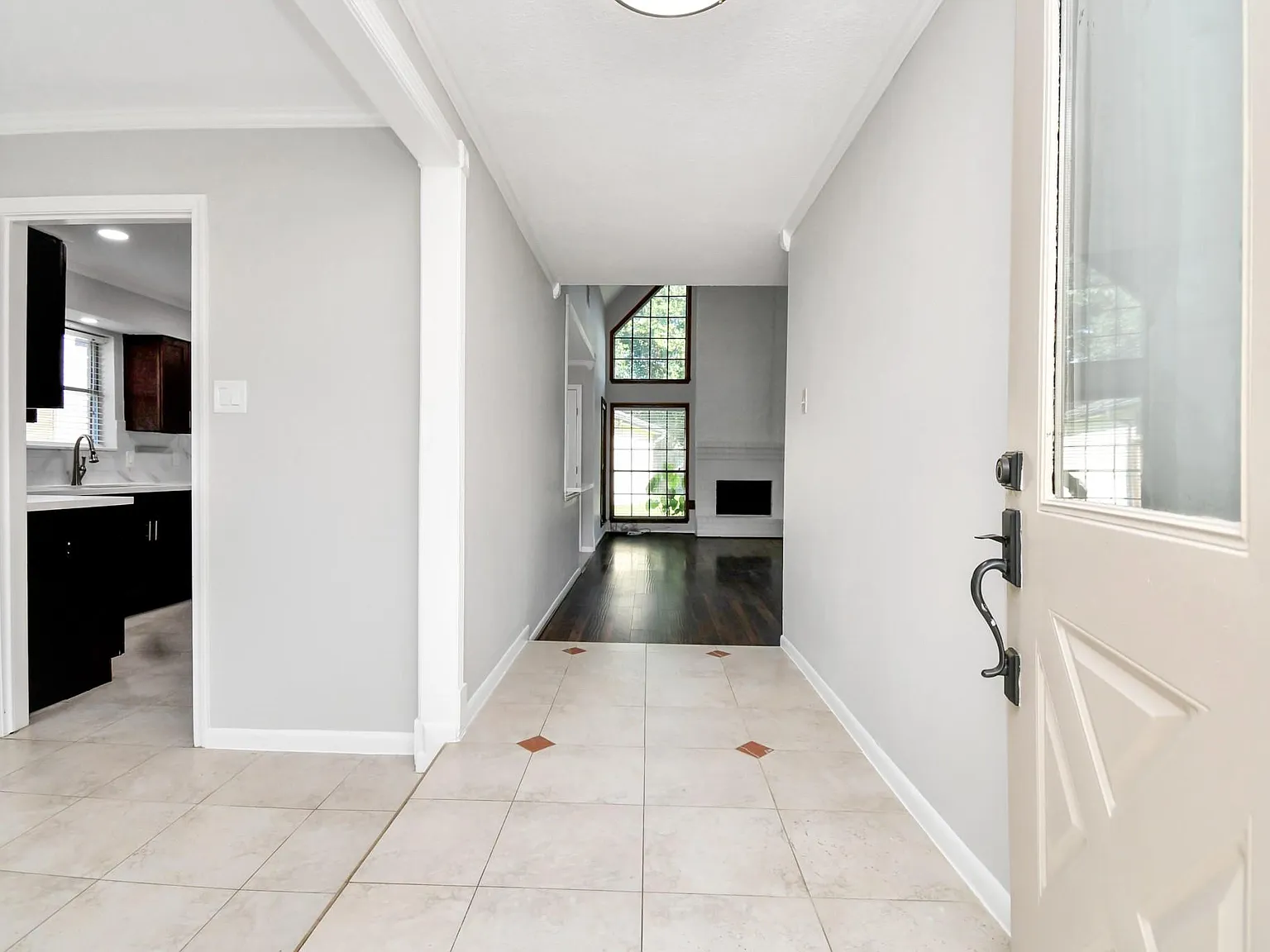 4 bed, 3.0 bath, 2153 sqft, $2,300 — Photo 3
