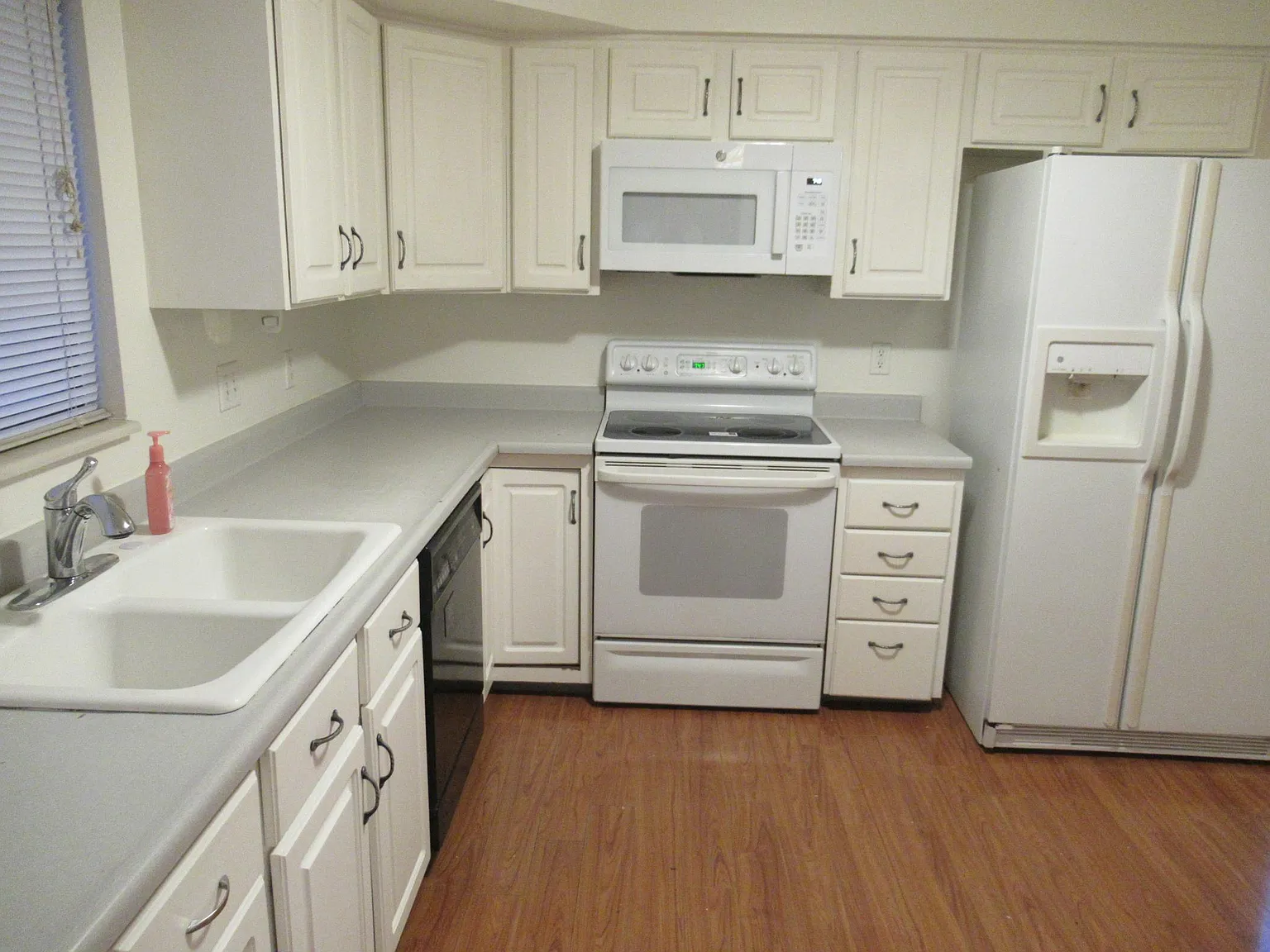 4 bed, 3.5 bath, 2504 sqft, $3,250 — Photo 2
