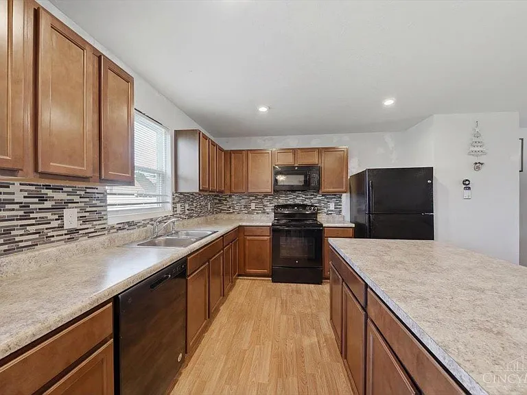 175 Skyway Dr — Photo 10