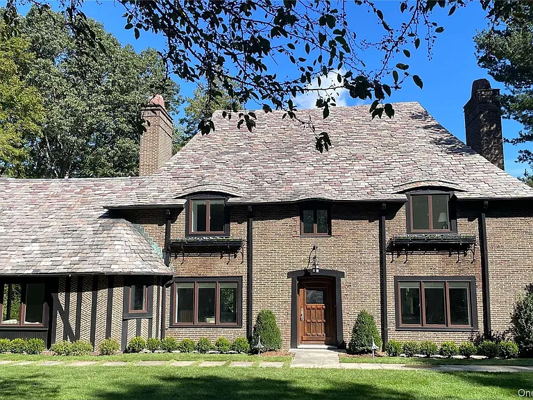 8 Valley Rd — Photo 1