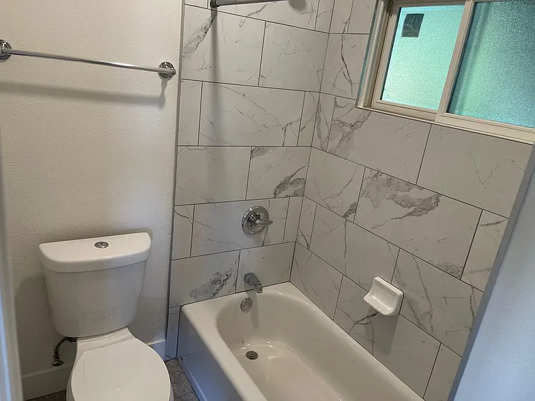 360 Oakland Ave — Photo 13