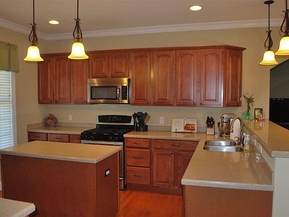 4th image of 321 Sawyers Ct