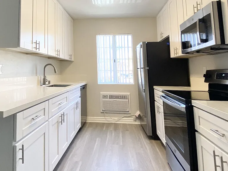 Chateau Spring Gardens Apartments — Photo 17