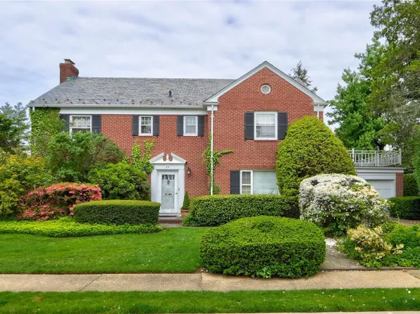 44 Virginia Avenue, Rockville Centre, NY 11570