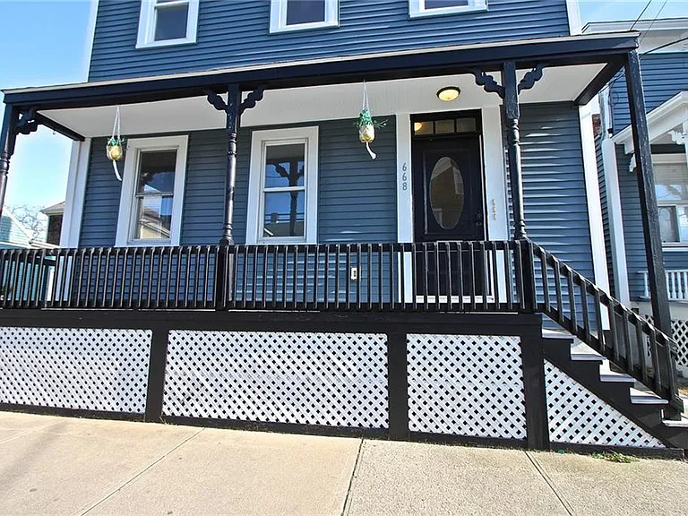 668 Thames St #2 — Photo 4