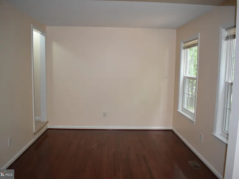 4623 Lakeview Pkwy — Photo 7