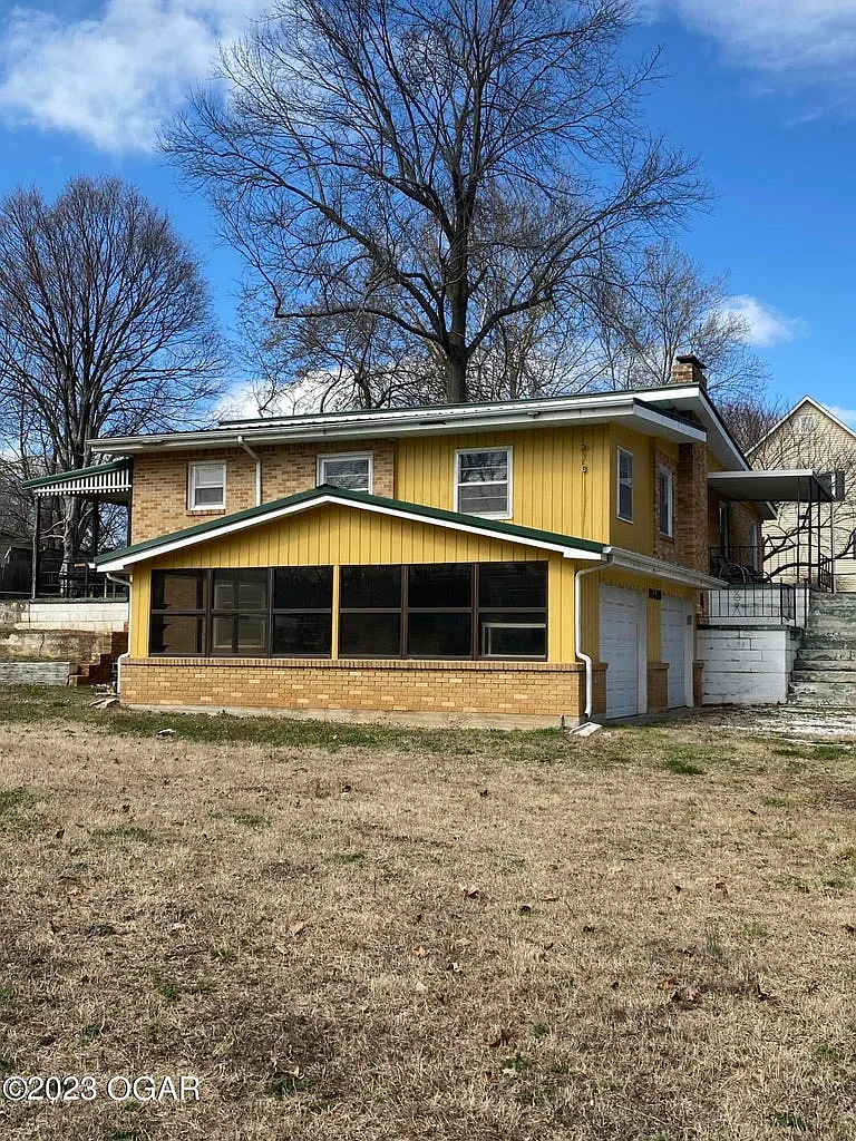 4 bed, 2576 sqft, $1,600 — Photo 1