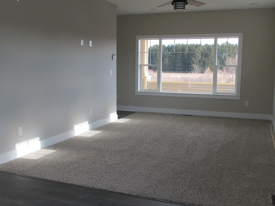 1st image of 553 Oakwood Dr