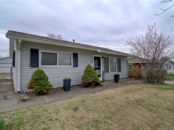 11 Meadow Terrace Dr, Decatur, IL 62521