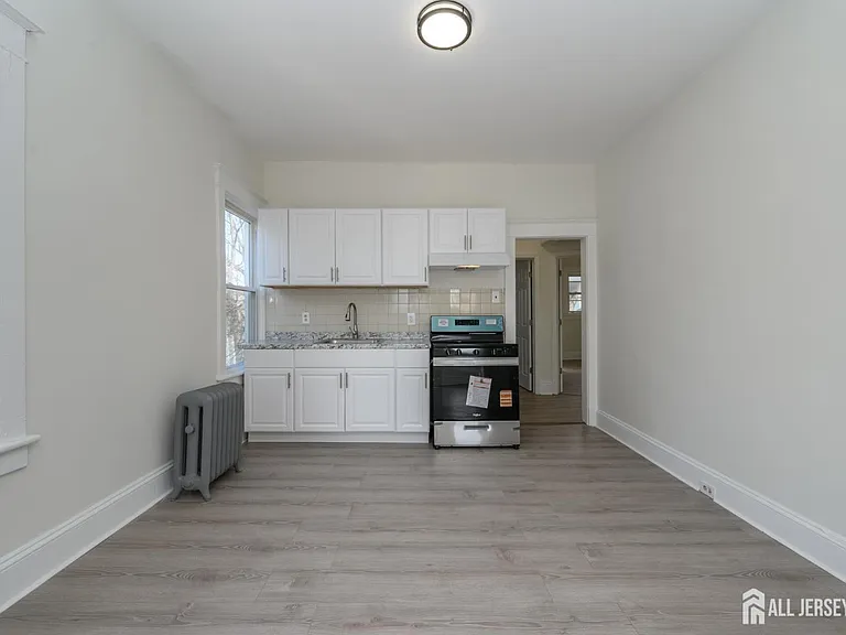 377 Delavan St #2 — Photo 4
