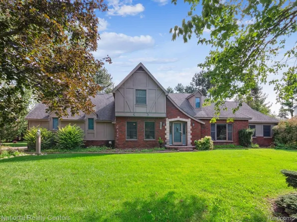 23854 Heartwood Dr, Novi, MI 48374