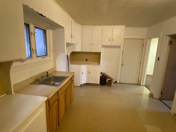 3rd image of 9 Kermit Ave