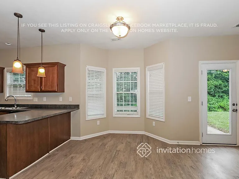 128 Revolutionary Dr — Photo 8