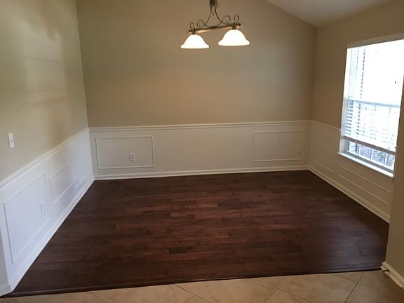 2nd image of 2805 Pebblewood Ln