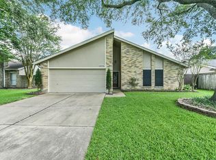 5810 Heather St, League City, TX 77573