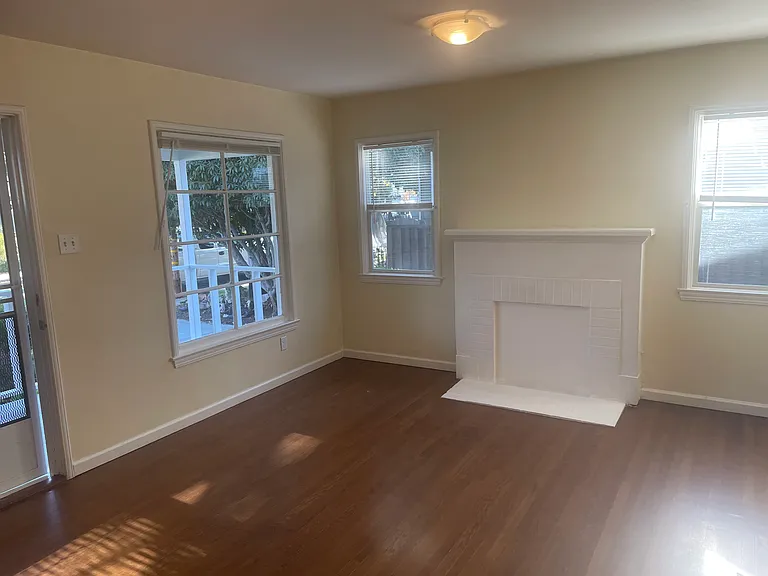 962 Hall St — Photo 5