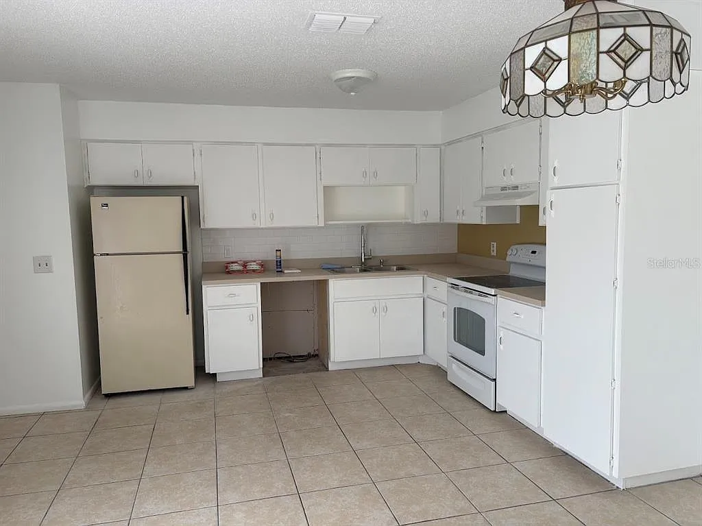 2 bed, 1.5 bath, 975 sqft, $1,350 — Photo 3