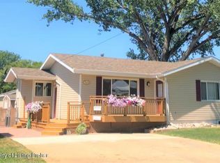 329 8th Ave E, Dickinson, ND 58601