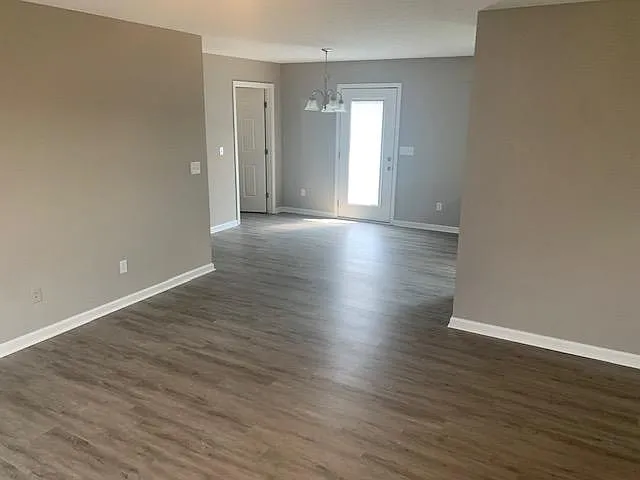 617 Mimosa Dr — Photo 2