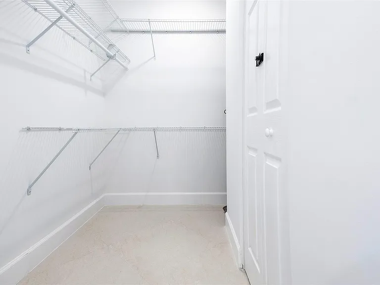 1240 SW 13th Cir — Photo 36
