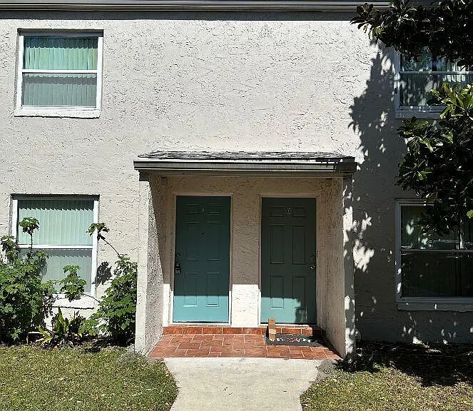 60 Masters Dr #C — Photo 1