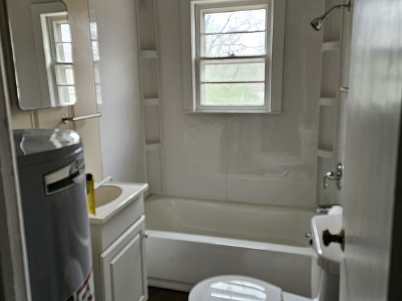 4th image of 118 W Russell Ave #A