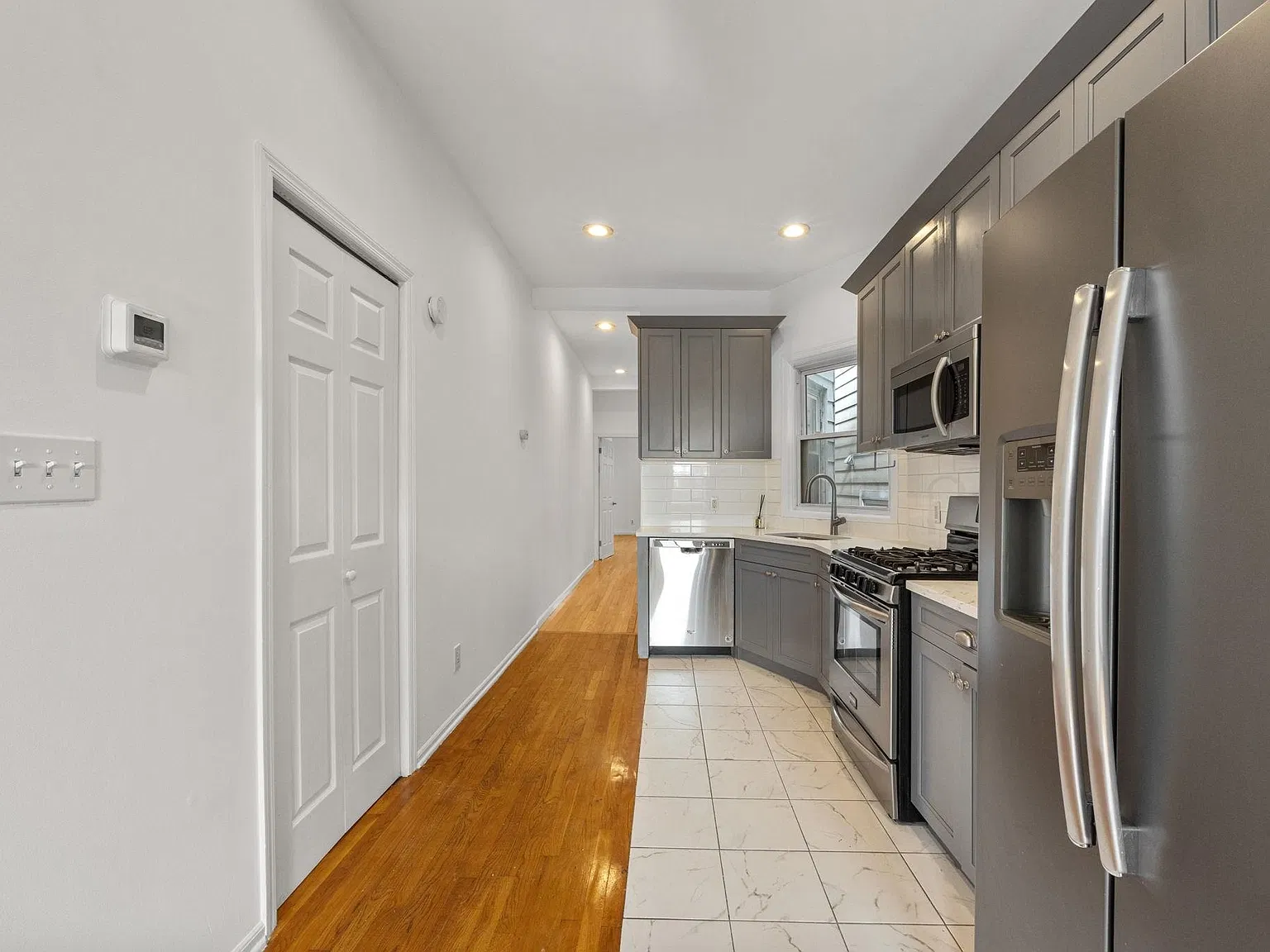 1 bed, 1.0 bath, $2,200 — Photo 4