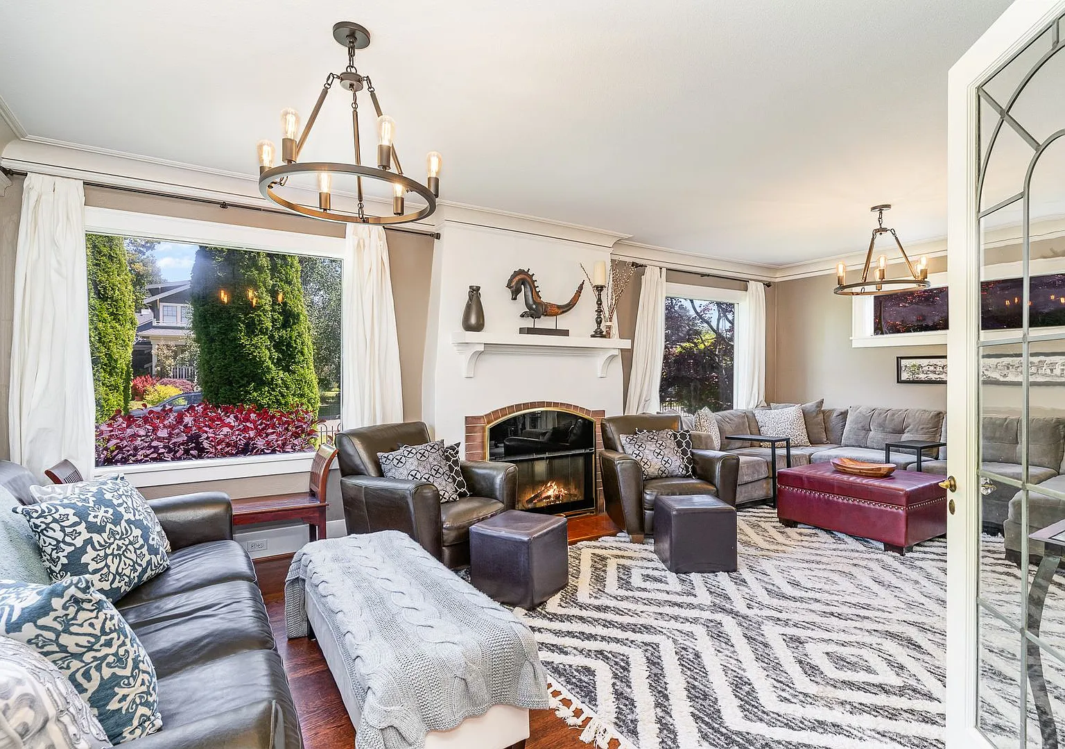 Charming North Admiral Craftsman w/ Modern Updates! — Photo 3