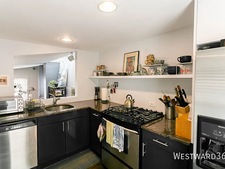 3934 N Hermitage Ave #CH — Photo 4