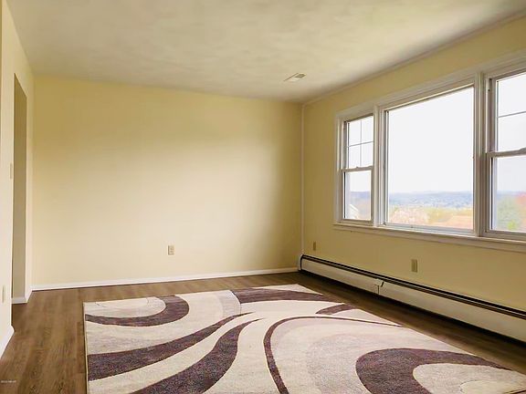 3rd image of 400 Brown St