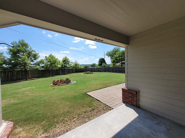 4042 Rosewood Pl — Photo 24