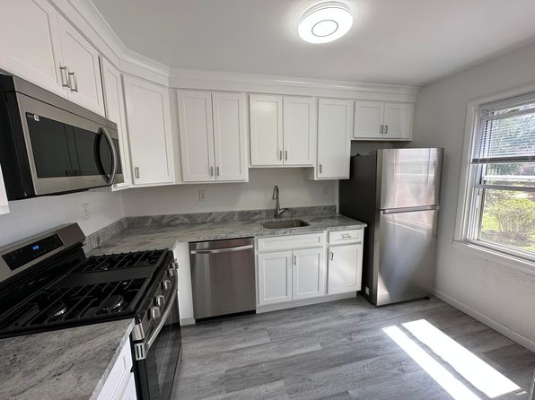 29 Standish Rd APT 3