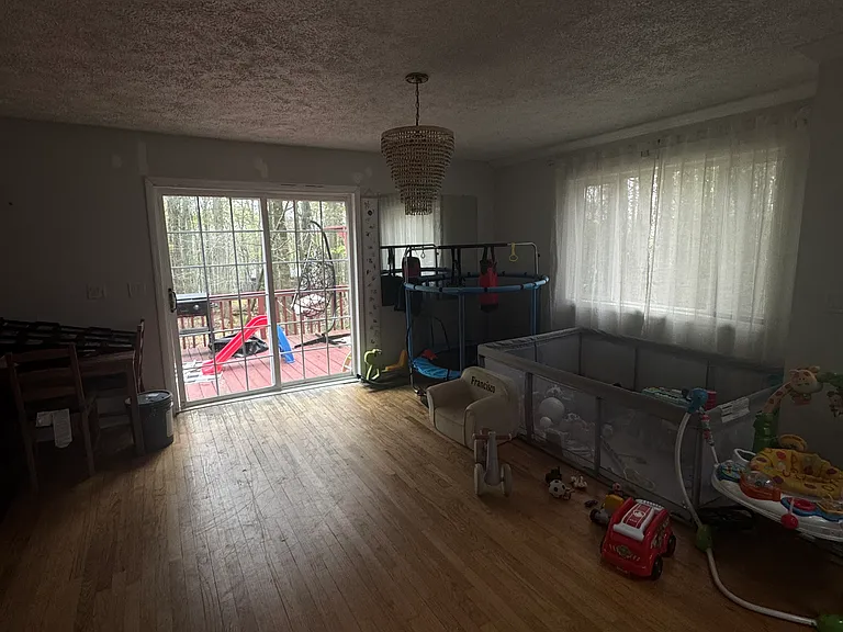661 Glen Circle Dr — Photo 2