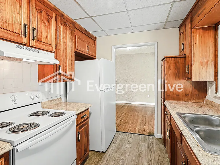 509 N 80th Ter — Photo 6