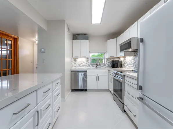 9411 N Hollybrook Lake Drive #309, Pembroke Pines, FL 33025