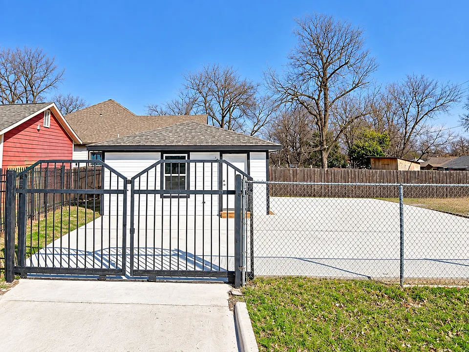 2102 E Overton Rd