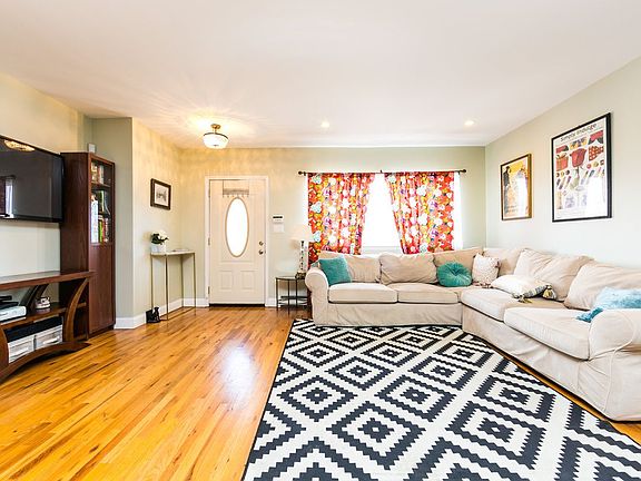 4th image of 227 Bay 7 St #2C