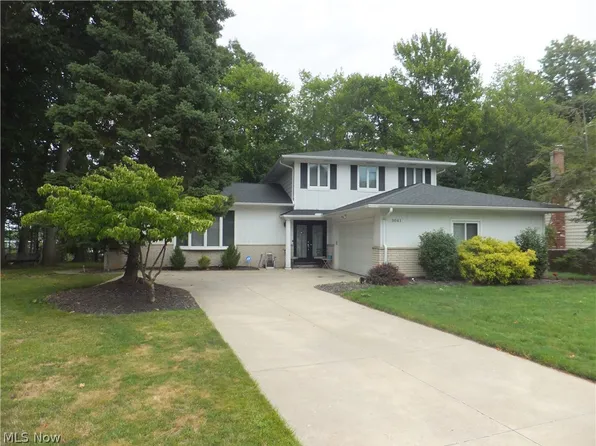 3041 Belmont Dr, Brooklyn Heights, OH 44131