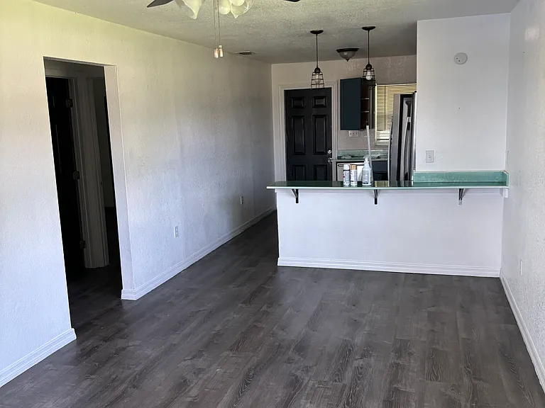 1171 Memorial Dr — Photo 6