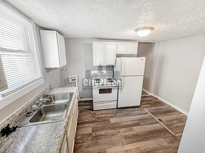 1319 W 27th St — Photo 13
