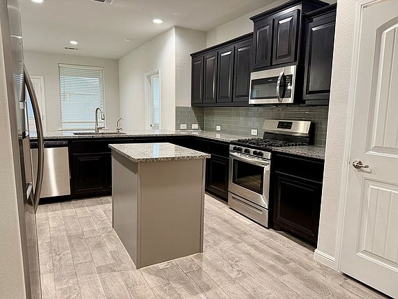 3rd image of 1606 Laguna Dr