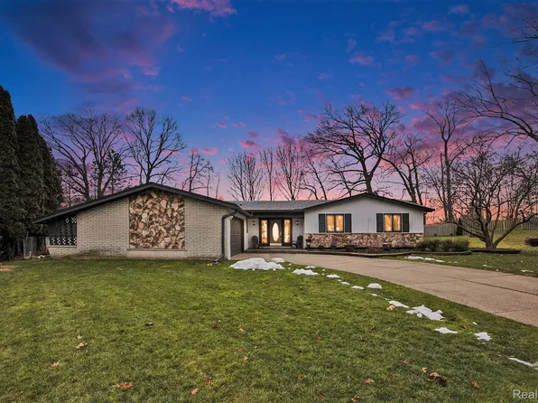 16576 Timberview Ct, Clinton Township, MI 48036