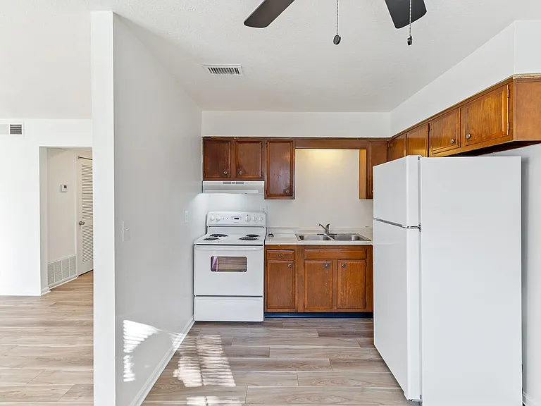 Foreman Apartments — Photo 22