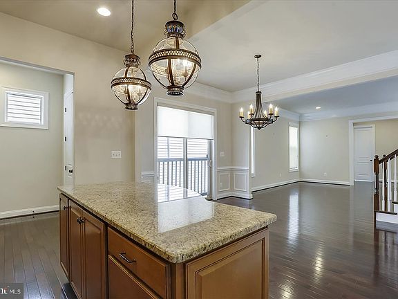 3rd image of 44634 Petersham Dr