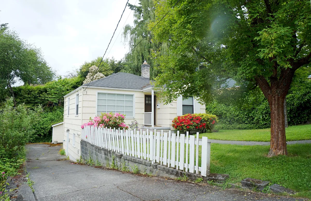 Building Photo - 3711 SW Elmgrove St