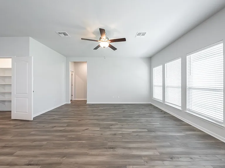 738 Friar Tuck Dr — Photo 15