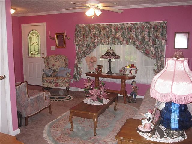 2nd image of 110 Duck Pond Ln